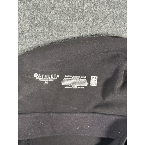 Athleta Conscious Crop Black Bra Top Built in Shelf Size Medium Yoga Pilates EUC - Picture 10 of 10